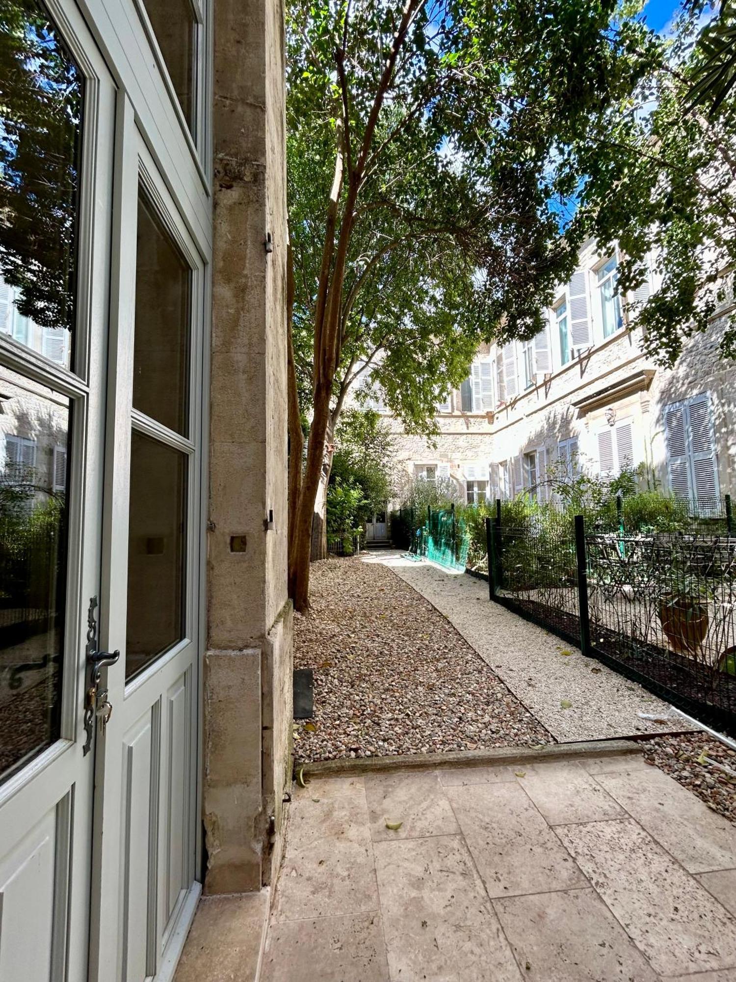 Le Pavillon Des Arenes - Jardin Et Terrasse Prives Apartment Nimes Exterior photo