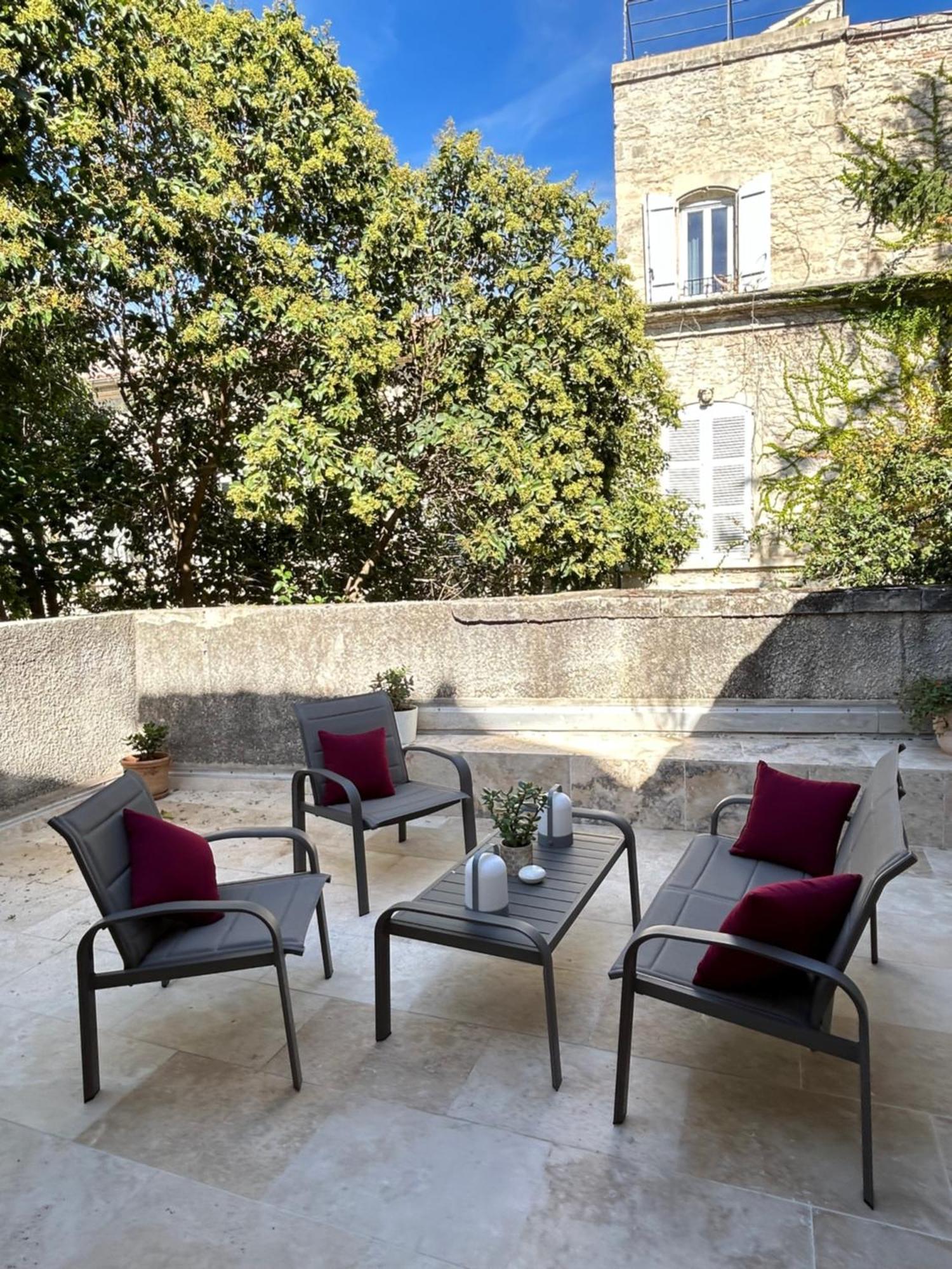 Le Pavillon Des Arenes - Jardin Et Terrasse Prives Apartment Nimes Exterior photo