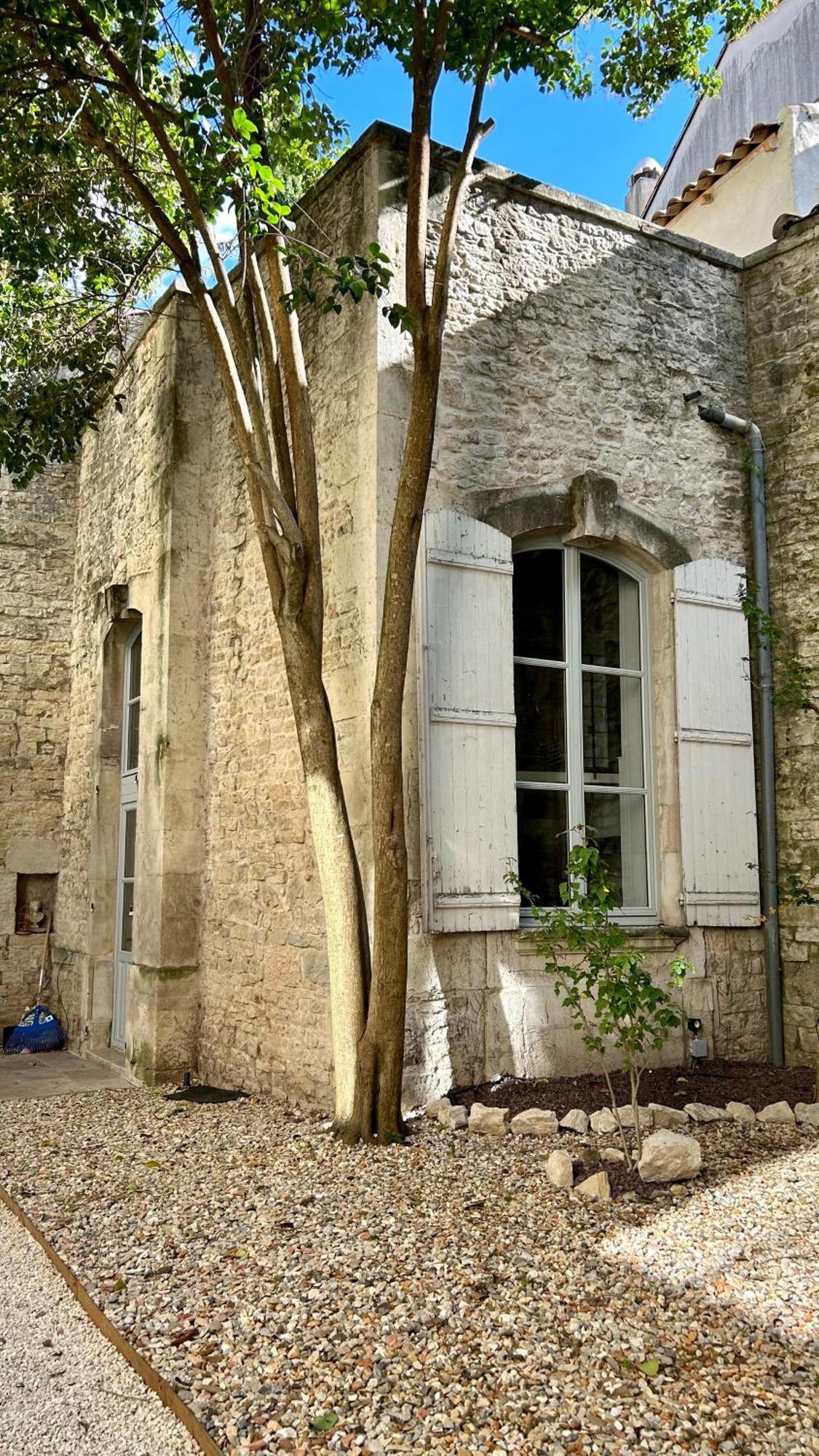 Le Pavillon Des Arenes - Jardin Et Terrasse Prives Apartment Nimes Exterior photo