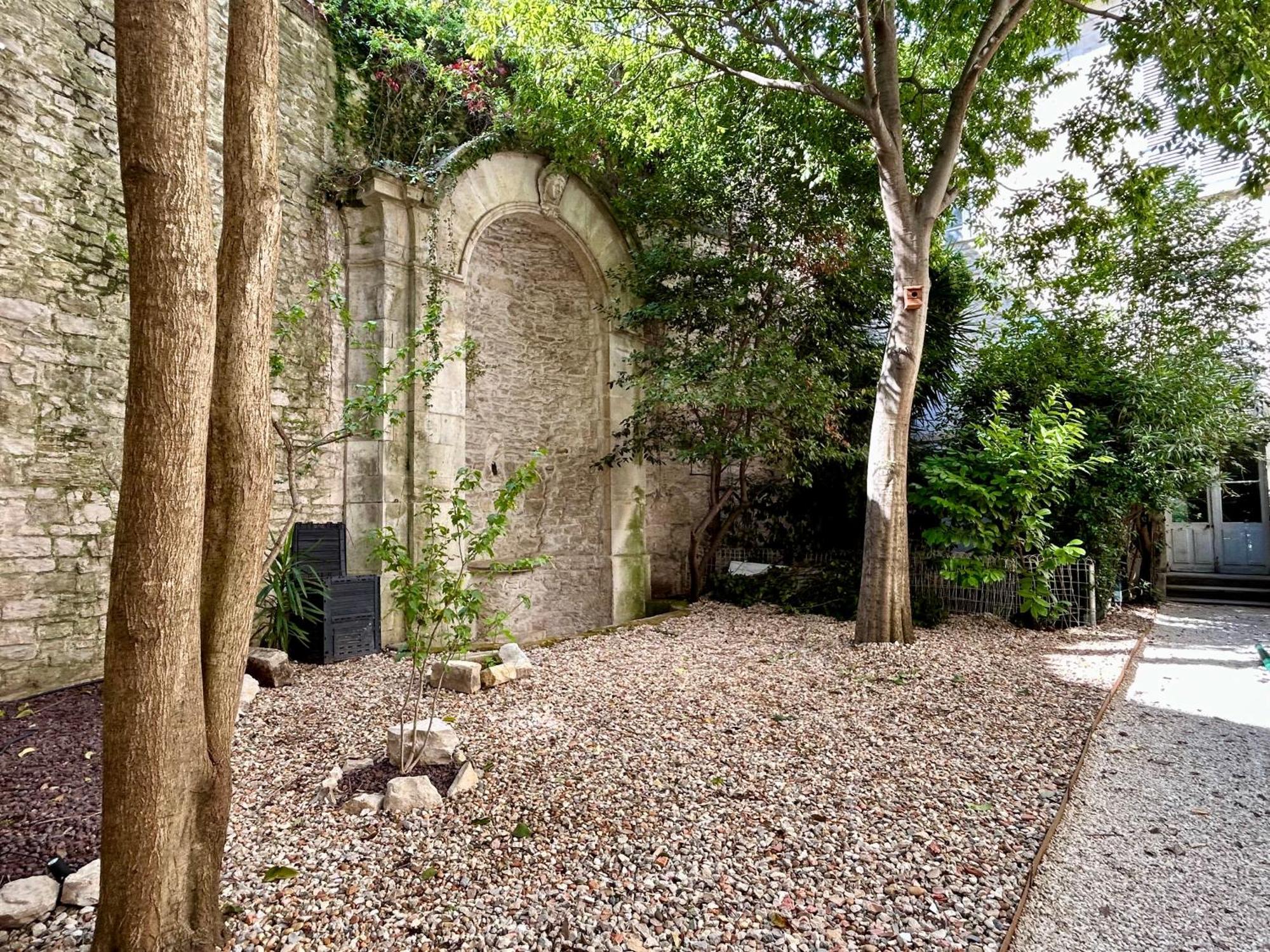 Le Pavillon Des Arenes - Jardin Et Terrasse Prives Apartment Nimes Exterior photo