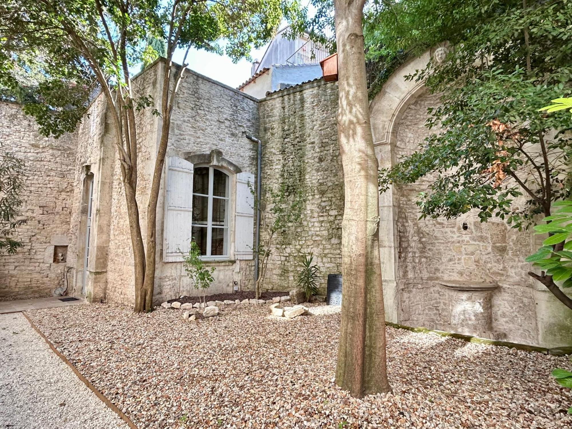 Le Pavillon Des Arenes - Jardin Et Terrasse Prives Apartment Nimes Exterior photo